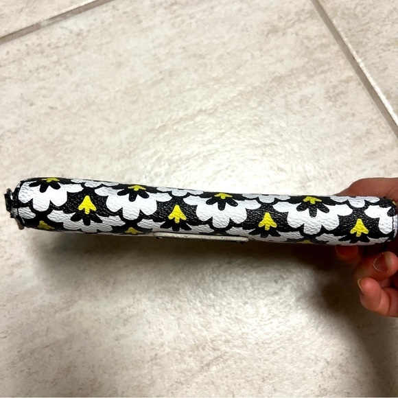 Vera Bradley Black White Yellow Leather Zip Around Continental Wallet - Picture 4 of 9